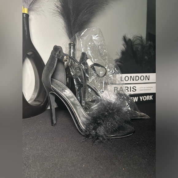 New in Box Black FUR Open Toe Heels - Picture 5 of 9